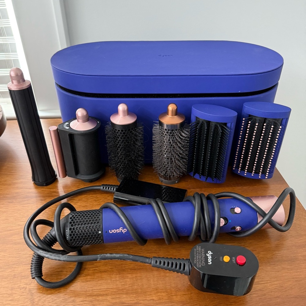 Dyson Airwrap Styler Set in Purple and Black